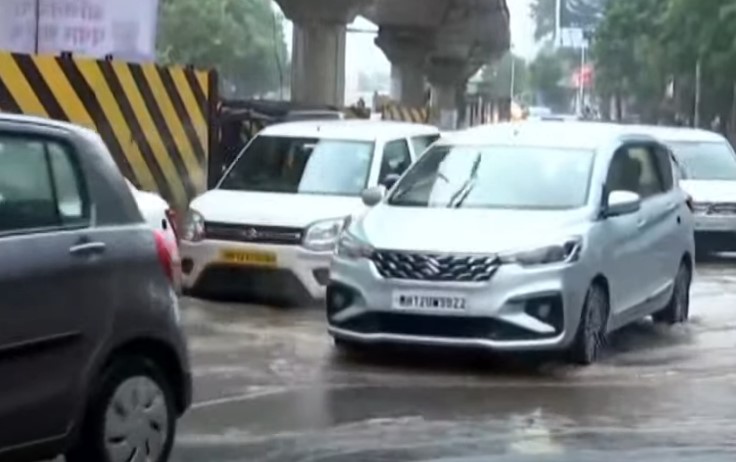 Emergency in Karmbhumi Nagar Traffic stopped due to waterlogging due to heavy rain