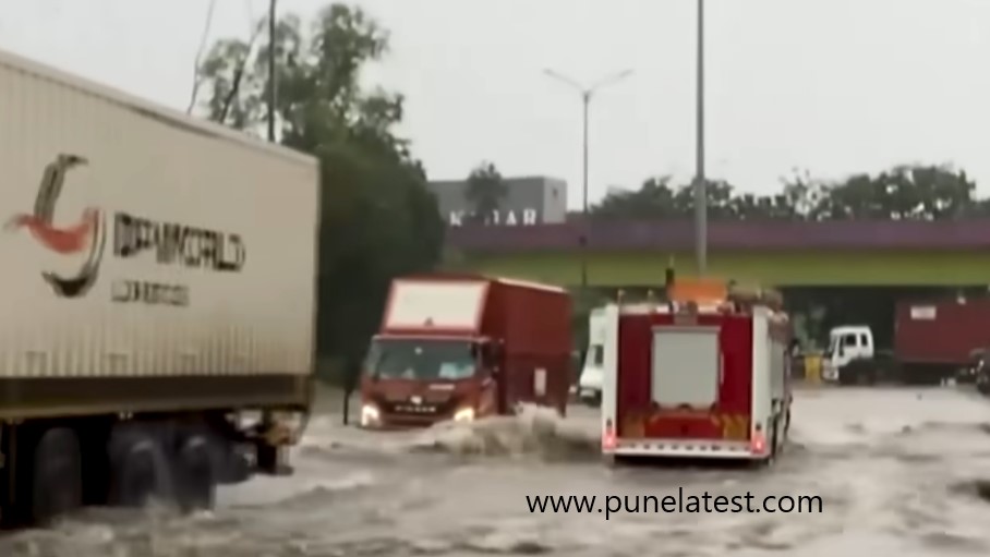 Mumbai 23 July Rain Update Heavy Rains and Traffic Trouble