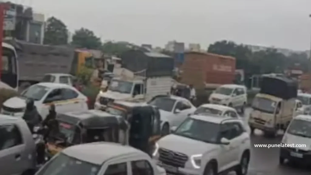 On Rakshabandhan, the highway was blocked due to rain in Wagholi